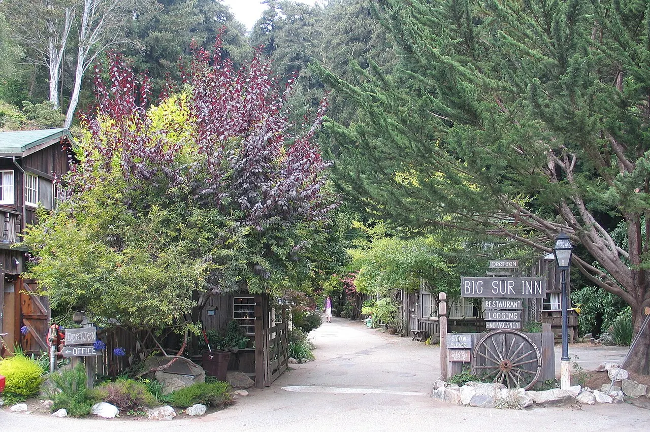 Deetjen's Big Sur Inn, Big Sur: Deetjen's Big Sur Inn entrance